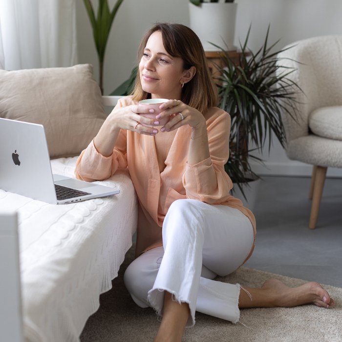 jak budować pewność siebie? Jak być asertywną w życiu i pracy? Jak zmienić drogę zawodową? Coaching dla kobiet online Justyna Gierlak Justyna Gierlak, coaching dla kobiet, ile kosztuje coaching? coaching kariery, coaching online, coaching biznesowy, life coach, Coaching biznesowy dla kobiet, Justyna Gierlak. Lekkomyślna, lekko,